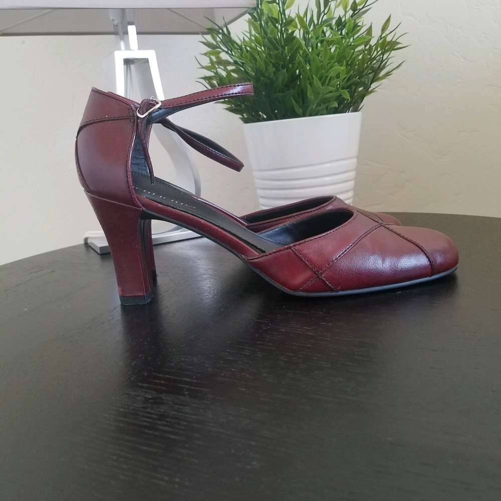Burgandy strappy shoe